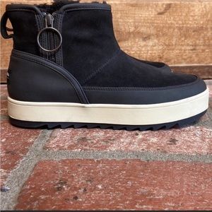 Koolaburra by UGG Boots Tynlee zip Woman’s 8.